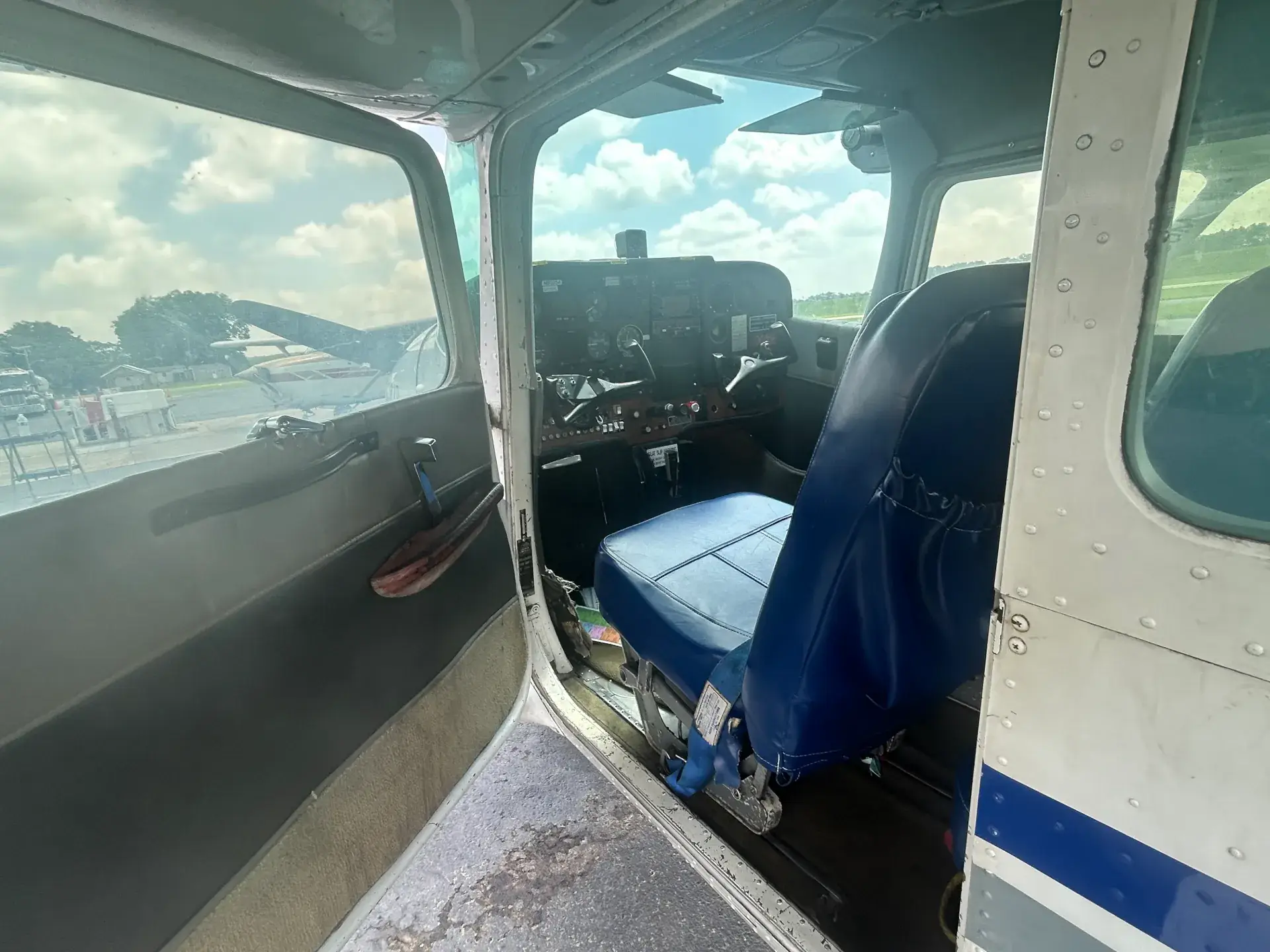 Cessna 172M N80254 Beautiful Bea cockpit